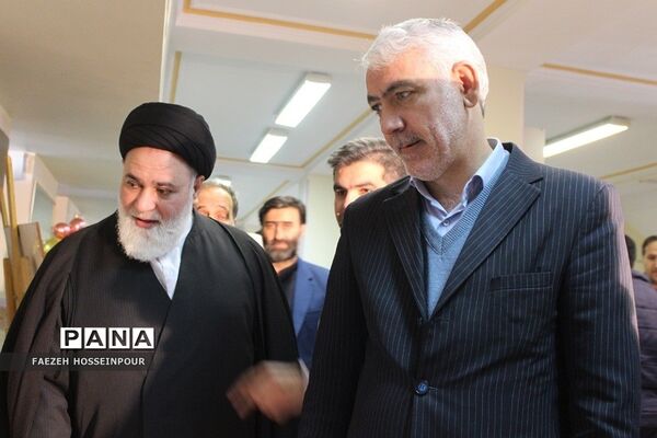 طنین گلبانگ انقلاب در بهارستان‌دو