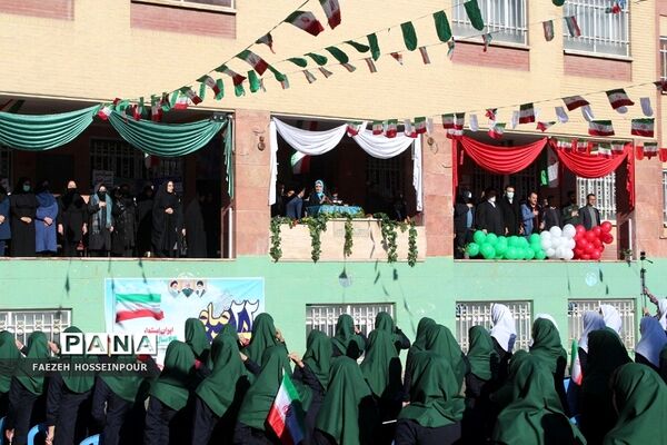 طنین گلبانگ انقلاب در بهارستان‌دو
