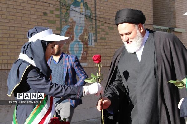 طنین گلبانگ انقلاب در بهارستان‌دو