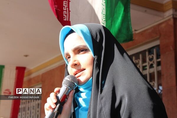 طنین گلبانگ انقلاب در بهارستان‌دو