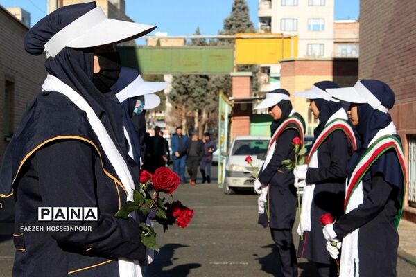 طنین گلبانگ انقلاب در بهارستان‌دو