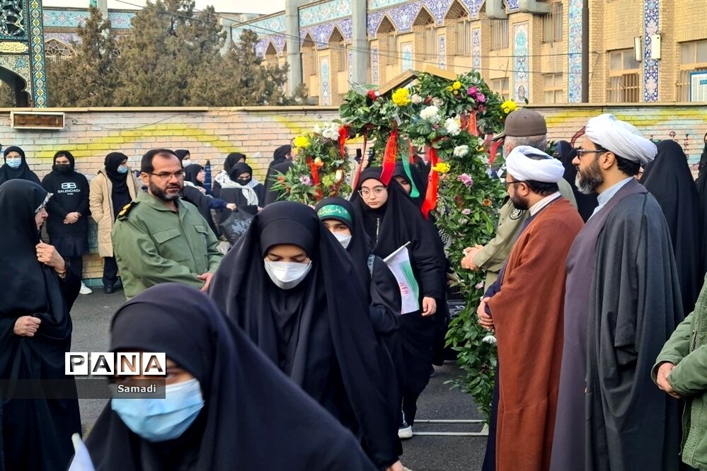 مراسم بدرقه دانش‌آموزان دختر منطقه ۱۳ اعزامی به اردوی راهیان نور