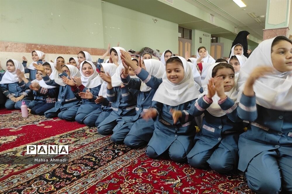 برگزاری جشن میلاد امام علی (ع) و امام جواد (ع) در دبستان شهید محمد سیفی