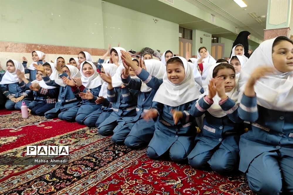 برگزاری جشن میلاد امام علی (ع) و امام جواد (ع) در دبستان شهید محمد سیفی
