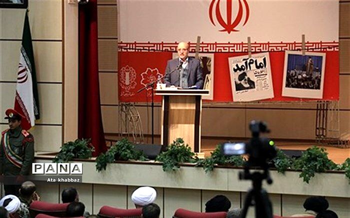 امام خمینی عزت، عظمت و وجد اسلامی را با آمدن خود به ملت ایران ارمغان آورد