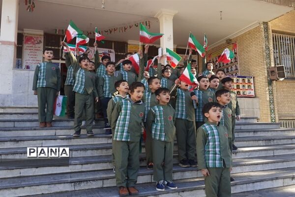 صدای زنگ انقلاب به مناسبت روز ۱۲ بهمن در دبستان پسرانه هیات امنایی ملاصدرا شهرستان قدس