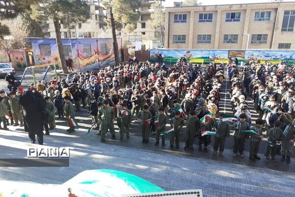 صدای زنگ انقلاب به مناسبت روز ۱۲ بهمن در دبستان پسرانه هیات امنایی ملاصدرا شهرستان قدس