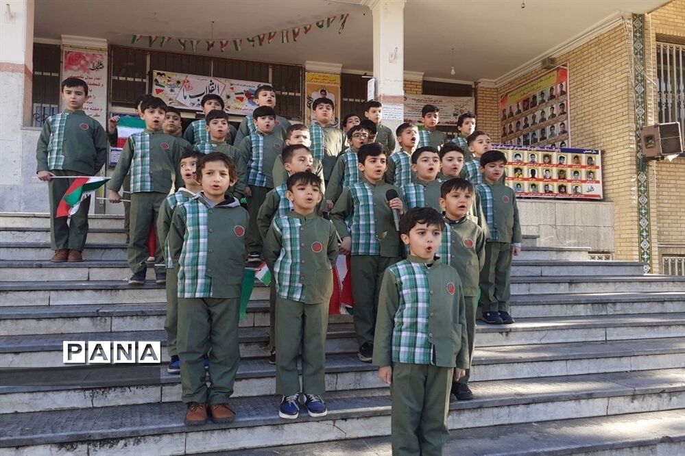 صدای زنگ انقلاب به مناسبت روز ۱۲ بهمن در دبستان پسرانه هیات امنایی ملاصدرا شهرستان قدس