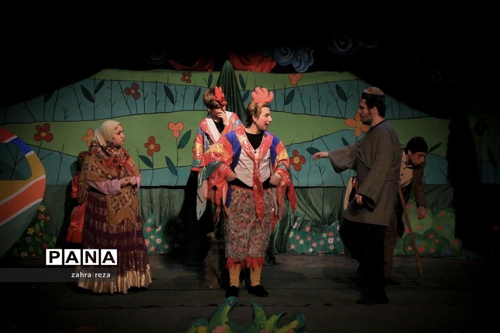 افتتاحییه نمایش خروس پرحنایی در ورامین