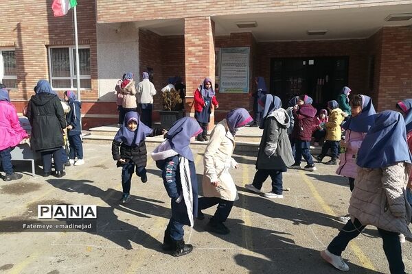 برگزاری بازی‌های محلی در دبستان برکت رودهن