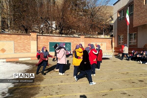 برگزاری بازی‌های محلی در دبستان برکت رودهن