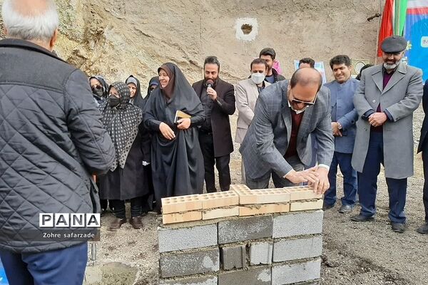 آیین خشت‌گذاری مدرسه ۱۴ کلاسه خیرساز زنده یاد کیقباد علی یوسفی در شهر رودهن