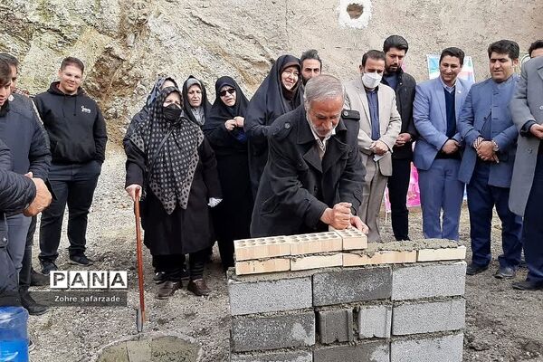 آیین خشت‌گذاری مدرسه ۱۴ کلاسه خیرساز زنده یاد کیقباد علی یوسفی در شهر رودهن