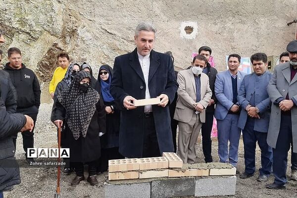 آیین خشت‌گذاری مدرسه ۱۴ کلاسه خیرساز زنده یاد کیقباد علی یوسفی در شهر رودهن