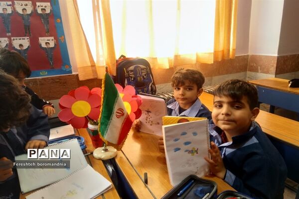 نقاشی همگانی و پویش سرود ملی در دبستان نیکان ملارد