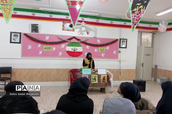 برگزاری جشن دهه مبارک فجر و برپایی نمایشگاه انقلاب و نمایشگاه دست سازه‌های دانش‌آموزی در مدارس اقلید