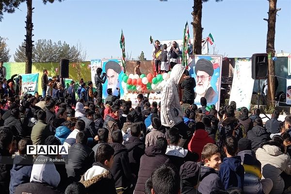 برگزاری جشن دهه فجر در مدارس کاشمر