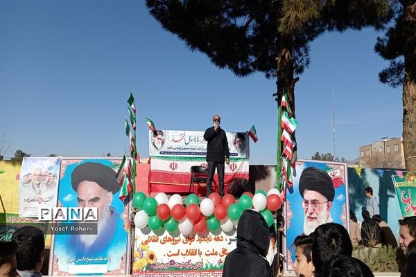 برگزاری جشن دهه فجر در مدارس کاشمر