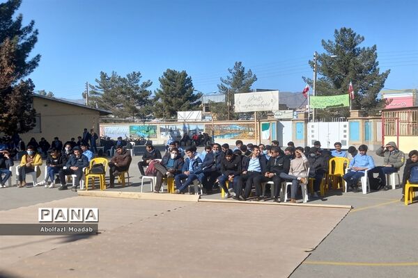 جشن شکوه و اقتدار همراه با جنگ شادی در دبیرستان نمونه پسرانه آیت الله خامنه‌ای کاشمر