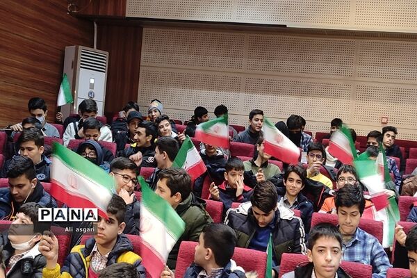 بازدید دانش‌آموزان مدرسه دارالفنون از پارک ملی هوا‌فضا