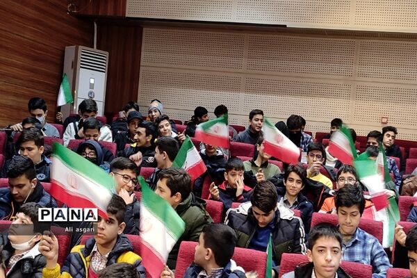 بازدید دانش‌آموزان مدرسه دارالفنون از پارک ملی هوا‌فضا