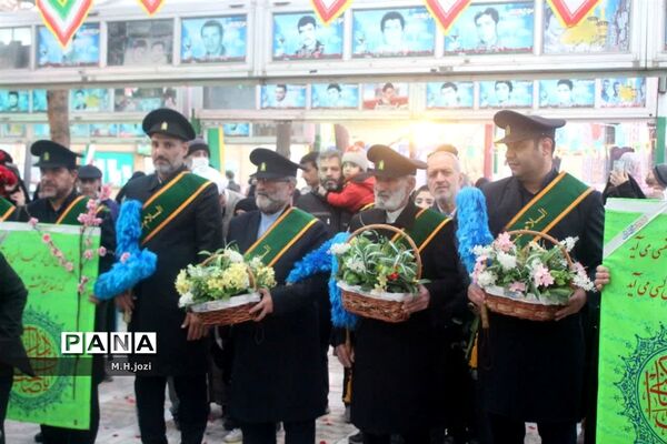 گلباران مزار شهدای قم  بمناسبت دهه فجر