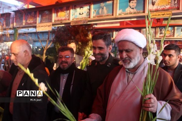 گلباران مزار شهدای قم  بمناسبت دهه فجر