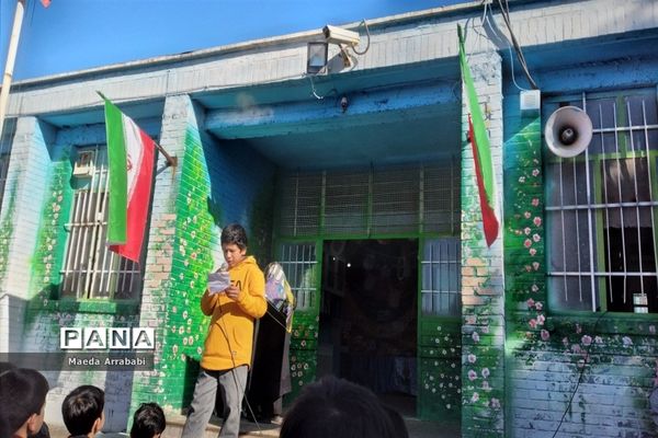 جشن و پذیرایی دانش‌آموزان مدرسه امام محمد باقر(ع) به‌مناسبت دهه فجر