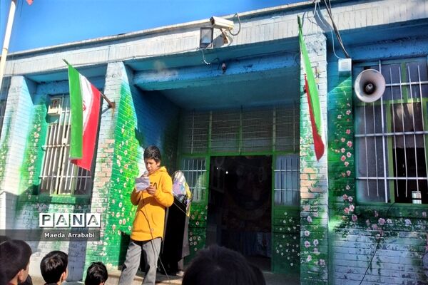 جشن و پذیرایی دانش‌آموزان مدرسه امام محمد باقر(ع) به‌مناسبت دهه فجر
