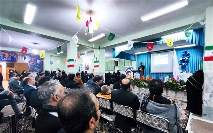 برگزاری آیین تقدیر از «پدران» در دبیرستان ریحانه النبی قم