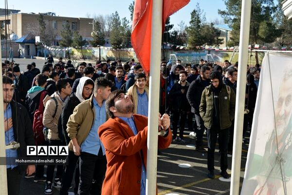 به صدا در آمدن زنگ انقلاب و آغاز چهل و چهارمین سالگرد پیروزی انقلاب اسلامی