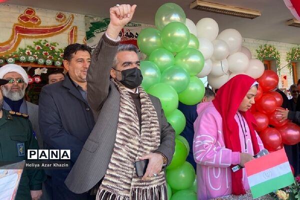نواختن متمرکز شهرستانی زنگ انقلاب در آموزشگاه آیت الله مشکینی شهرستان پیشوا