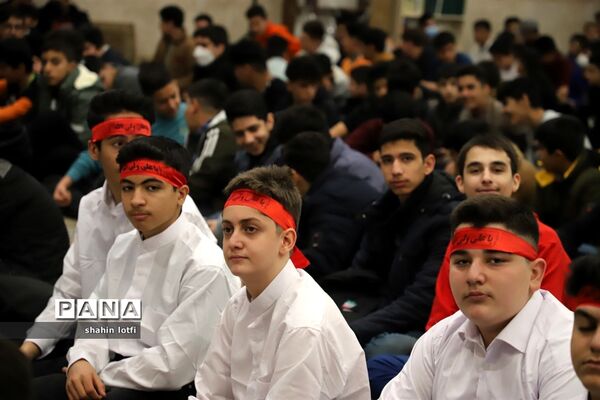 برگزاری جشن تکلیف دانش‌آموزان پسر در مسجد النبی کرمانشاه