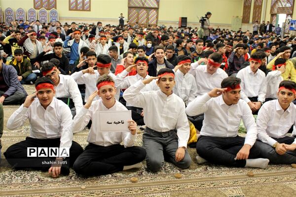 برگزاری جشن تکلیف دانش‌آموزان پسر در مسجد النبی کرمانشاه