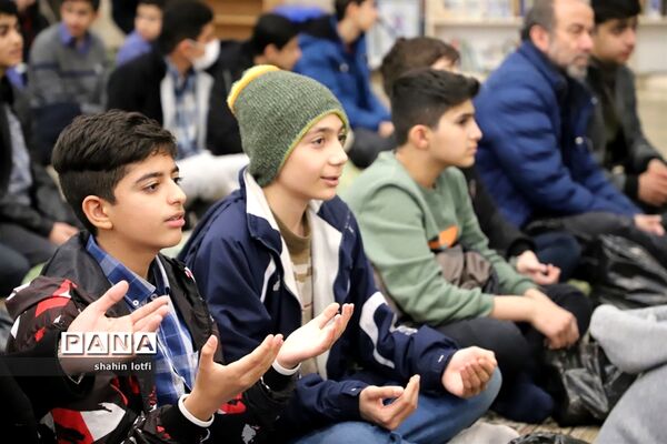 برگزاری جشن تکلیف دانش‌آموزان پسر در مسجد النبی کرمانشاه