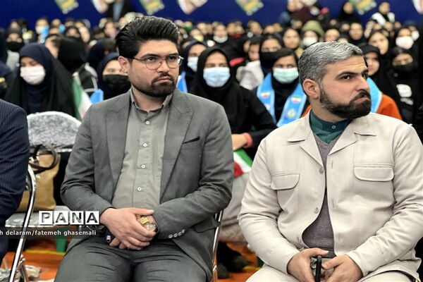 نواختن زنگ گلبانگ انقلاب اسلامی در گلستان