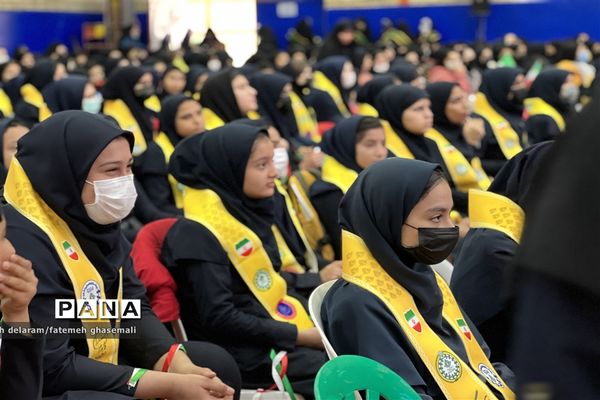 نواختن زنگ گلبانگ انقلاب اسلامی در گلستان