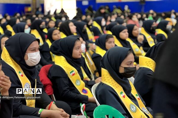 نواختن زنگ گلبانگ انقلاب اسلامی در گلستان