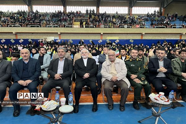 نواختن زنگ گلبانگ انقلاب اسلامی در گلستان
