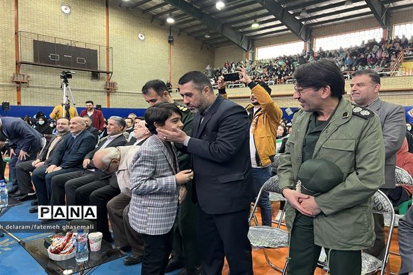 نواختن زنگ گلبانگ انقلاب اسلامی در گلستان