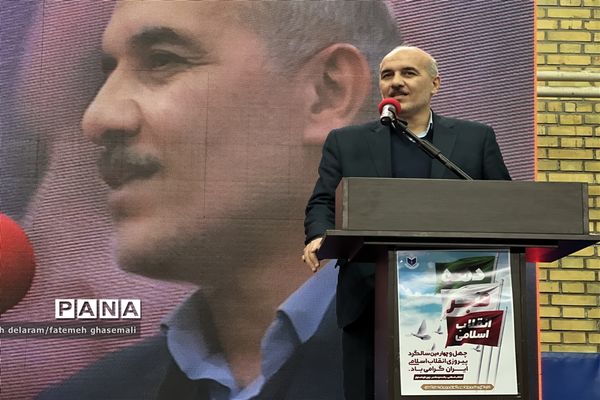 نواختن زنگ گلبانگ انقلاب اسلامی در گلستان