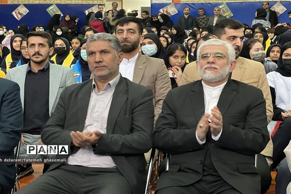 نواختن زنگ گلبانگ انقلاب اسلامی در گلستان