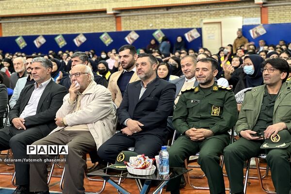 نواختن زنگ گلبانگ انقلاب اسلامی در گلستان