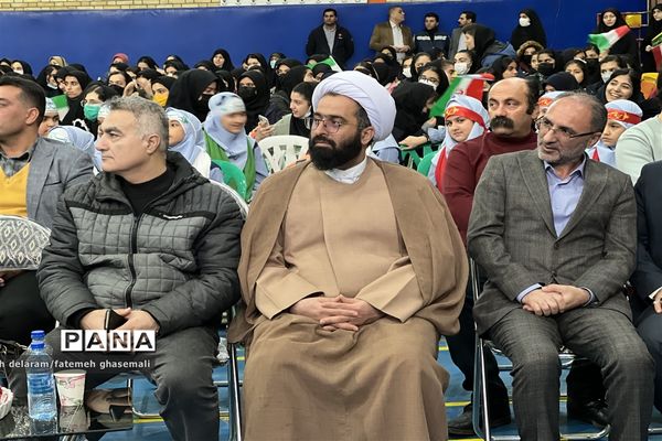 نواختن زنگ گلبانگ انقلاب اسلامی در گلستان