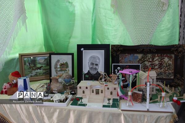 نمایشگاه دانش‌آموزی مدرسه انقلاب در اسلامشهر