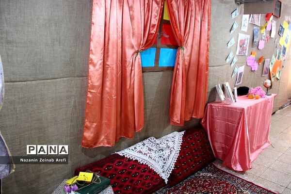 نمایشگاه دانش‌آموزی مدرسه انقلاب در اسلامشهر