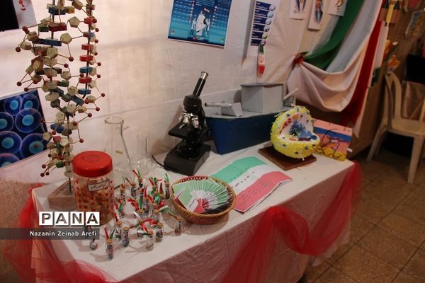 نمایشگاه دانش‌آموزی مدرسه انقلاب در اسلامشهر
