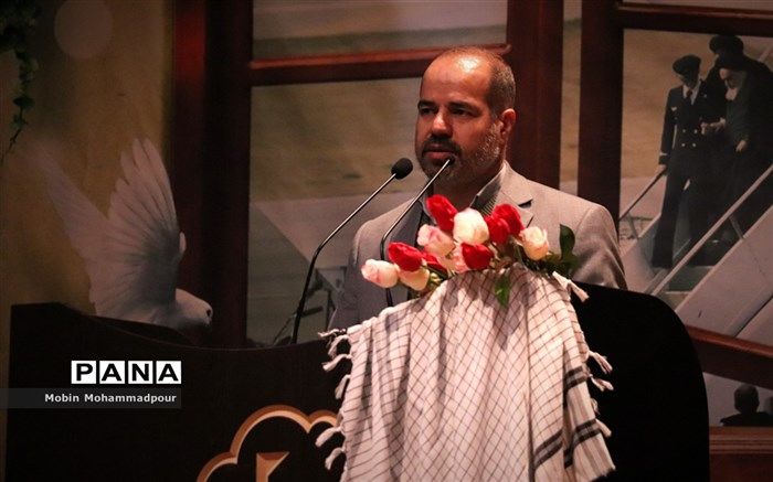 دهه فجر احیای دین نبوی و اسلام است