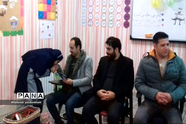 اجرای طرح اکرام پدران توسط دانش‌آموزان مدرسه مریم ملارد