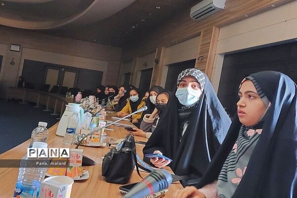 نشست پرسش و پاسخ شورای دانش‌آموزی با مسئولان صفادشت